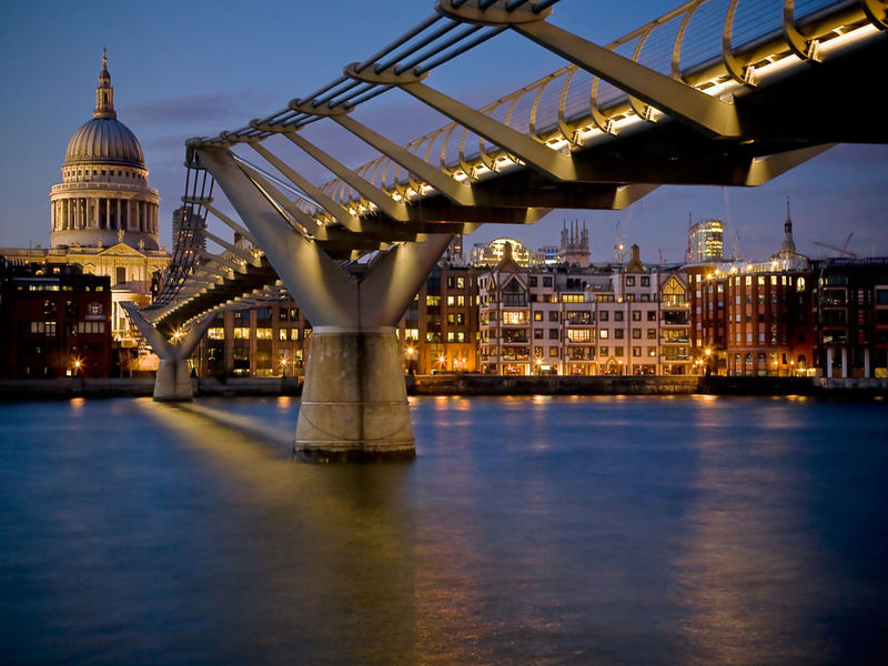 Fabulous Bridges Free Screensaver Windows 11 download